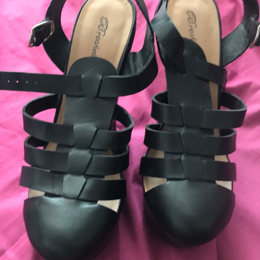 Black wedges